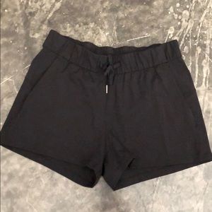 Lululemon On The Fly shorts
